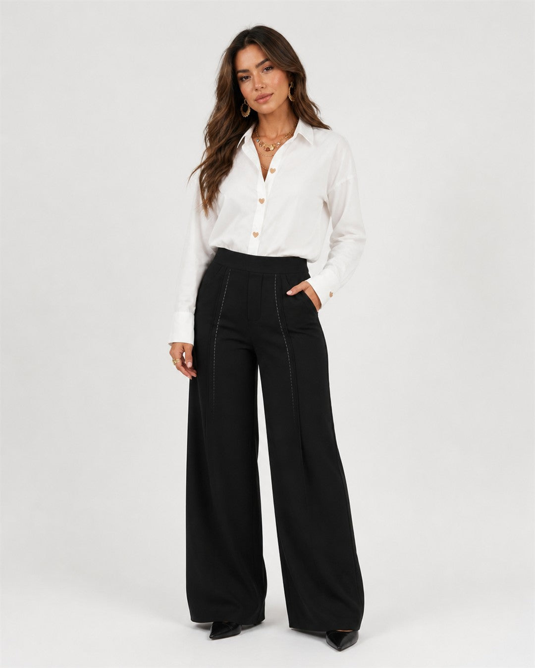 Modelo 1080x1350: 013-camisa-blanca-botones-corazon.jpg