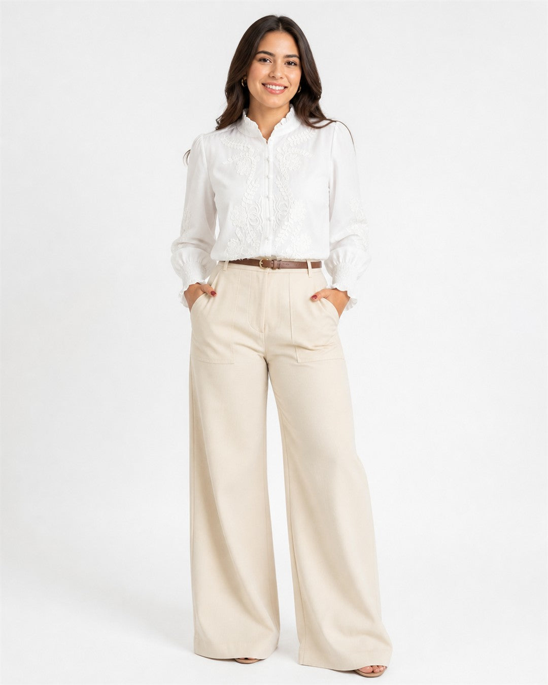 Modelo 1080x1350: 014-camisa-floral-bordada-blanca-primavera.jpg