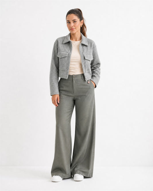 Modelo 1080x1350: 019-chaqueta-corta-bolsillos-utilitarios-manga-larga.jpg