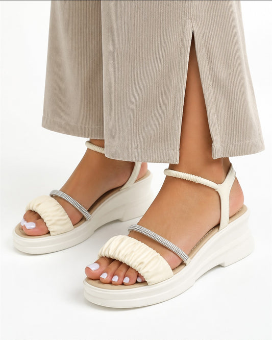 Modelo 1080x1350: 041-sandalias-cuna-suela-gruesa-blancas.jpg