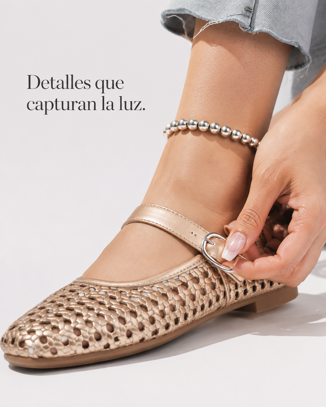 Mary Jane dorado detalle hebilla